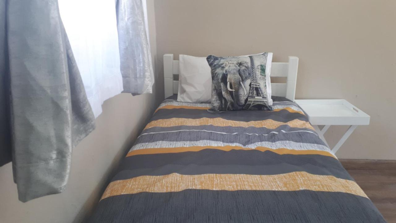 Relax In Aberdeen Johannesburg Phòng bức ảnh